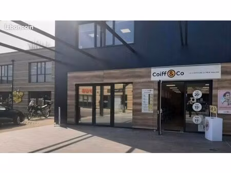 plusieurs locaux commerciaux à louer  de 50 à 900 m²