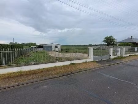 terrain constructible viabilisé de 858m² cloturé avec garage de 40m².