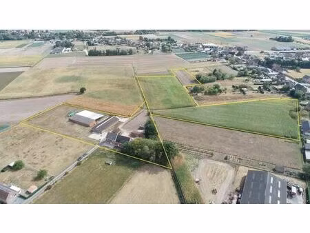 hoeve met bijgebouwen te leest