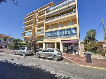location commerce 34 m² à cannes (06400)