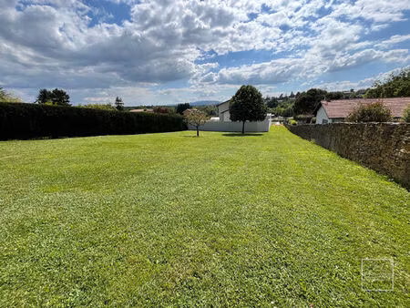 lissieu - terrain constructible de 1000 m² - vue sur les monts du lyonnais