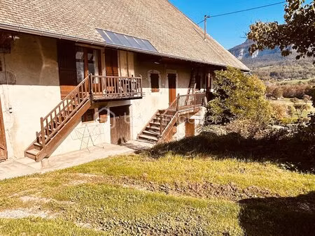 corps de ferme de 120 45 m² à cusy