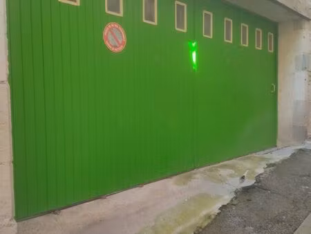 location emplacement moto dans garage