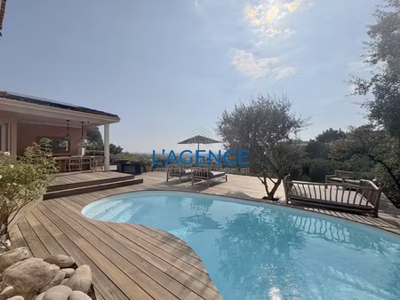 villa de 150m2 avec vue mer et piscine dans un domaine privé