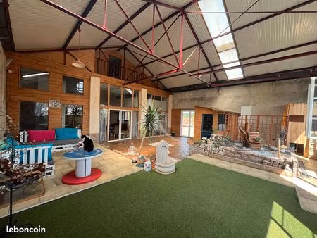 loft/atelier/surface 5 pièces 174 m²