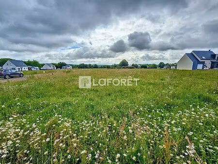 terrain val d oust 883 m2