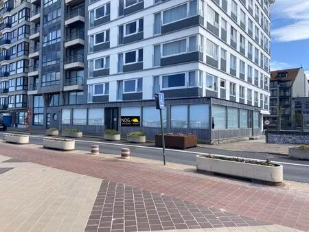 rez-de-chaussée commercial situé sur la digue à knokke-heist