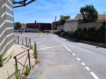 ( poussan 34560 ) parking extérieur sécurisé