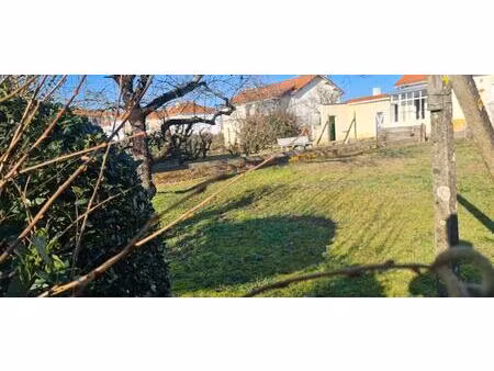 terrain constructible  en second rideau  idéalement situé de 514 m²