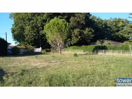 terrain constructible de 827 m2 à garat : 8 mn de soyaux