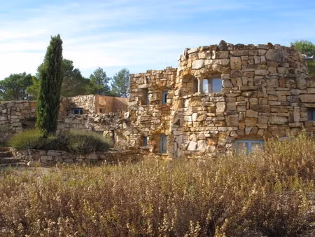 maison de standing à châteauneuf-le-rouge