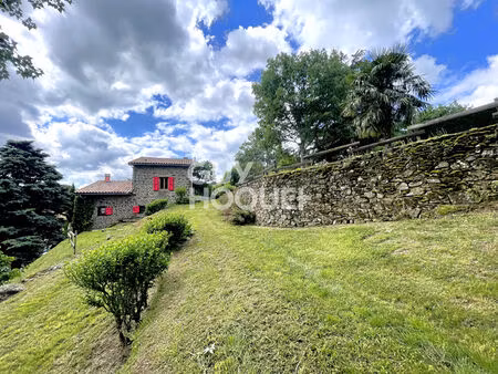 maison en pierre sur une parcelle de 1680 m²