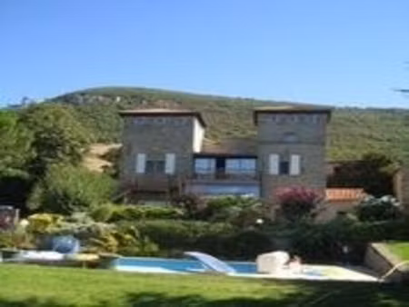 maison d'exception à st georges de luzencon