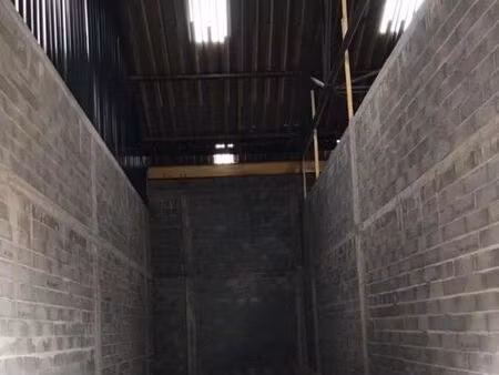 hangar  entrepôt  dépôt  box  garage 