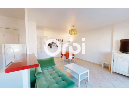 location appartement  m² t-1 à carqueiranne  880 €