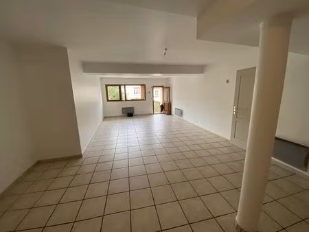 location appartement 2 pièces 79m2 tullins 38210 - 750 € - surface privée