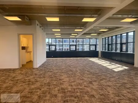 bureaux rénovés dans un emplacement idéal juste à l'extér...
