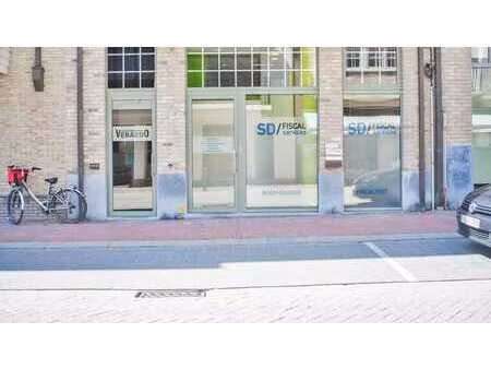 bureau/boutique (env. 114 m²) à vendre à heist.