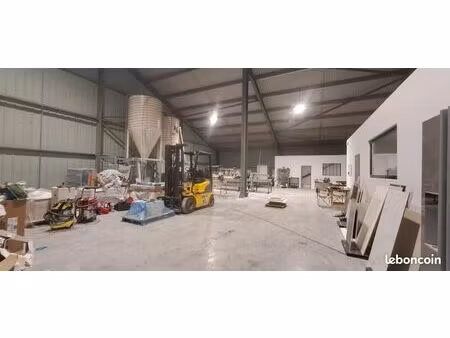 a louer local 336 m² avec bureau wc cuisine