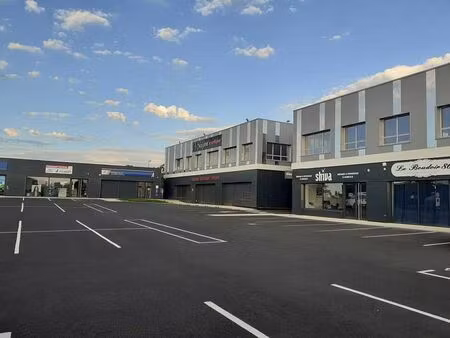 location commerce biard 80 m²