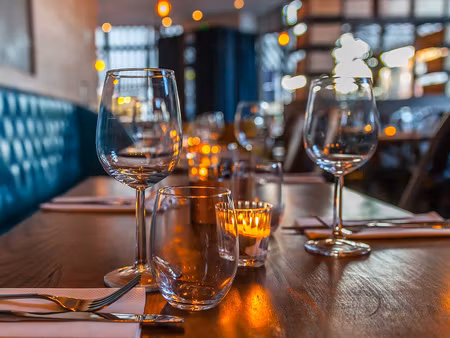 a vendre bar/brasserie idéalement situé avec personne en pla