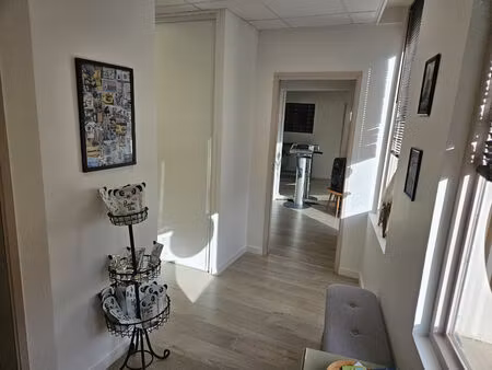 location commerce 60 m² à saintes (17100)