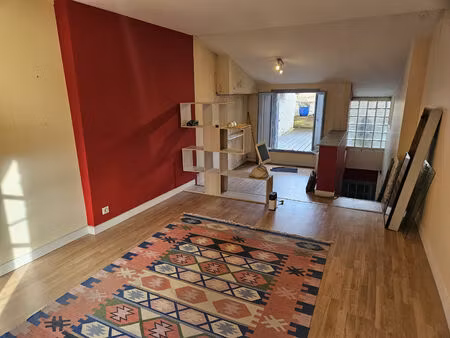 location commerce 90 m² à saintes (17100)
