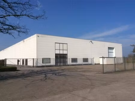 magazijnen en casco kantoor