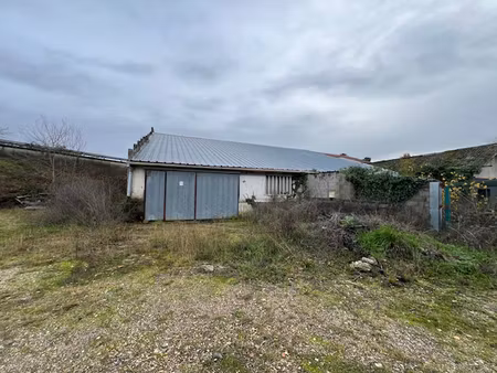 location parking / box  700.00m²  aiguillon