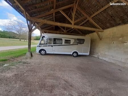 parking pour gardiennage hivernage de camping car  bateaux ou remorque