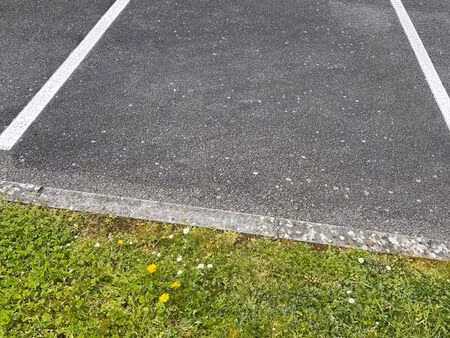 loue place parking extérieur