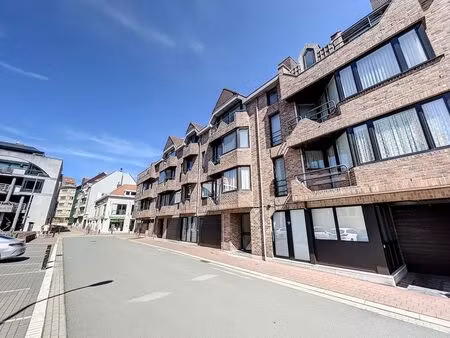 parking facilement accessible près de l'église de heist