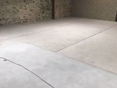 places de stationnement et box de stockage dans garage