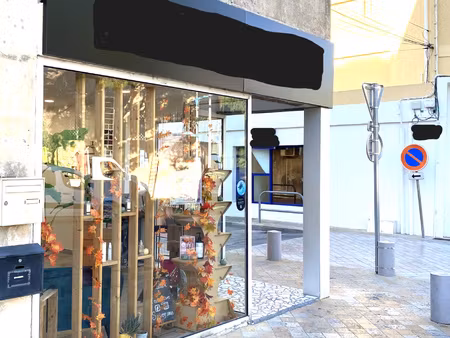 berre l'étang  murs commerciaux occupés de 57m2  centre vill