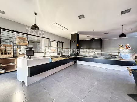 local commercial doue en anjou 395 m2