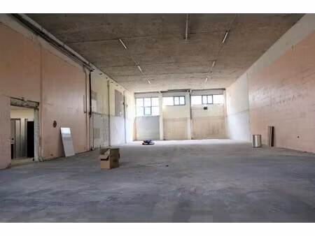 location local commercial