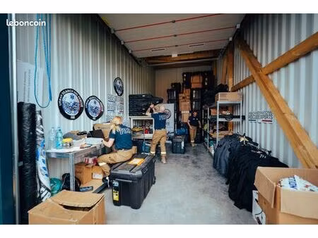local 28 m²