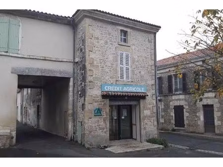 en plein centre  local commercial de 220m²
