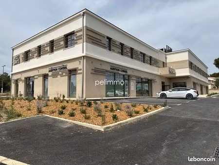 local 60 m² lambesc