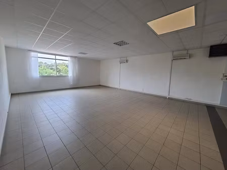 location locaux professionnels 76 m² à le crès (34920)  865 €