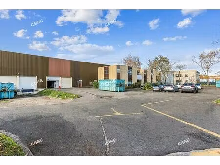 location local d'activités lisses 4 542 m²