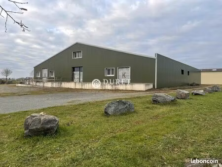 local 1260 m² luçon