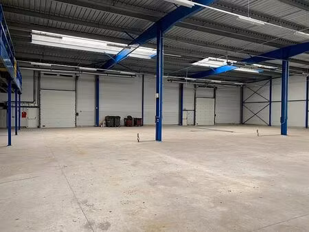 vente/location local d'activités magny en vexin 1 500 m²