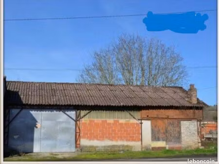 emplacement commercial avec bâti à rénover