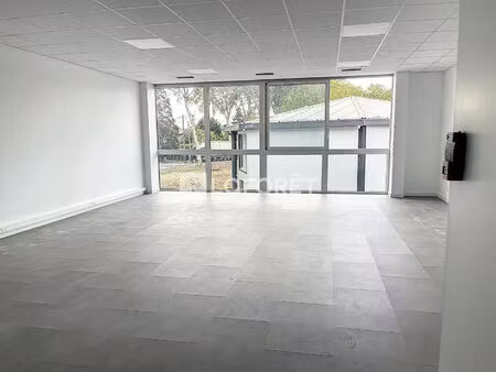 local commercial montech 128 m2