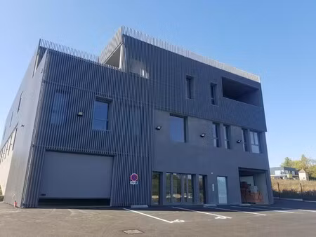 location local commercial