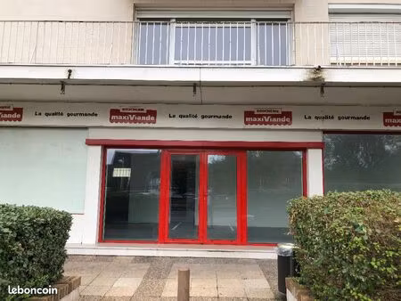 local 74 m² petit couronne