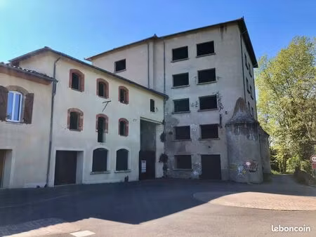 local 815 m² roquettes