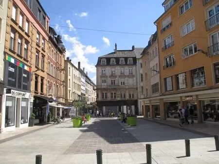 location local commercial