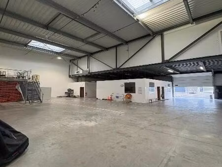 location local d'activités villeneuve la garenne 795 m²